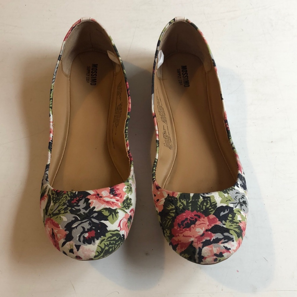Mossimo floral ballet flats. Preowned. Size 11